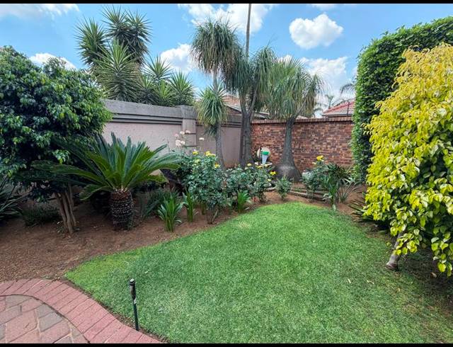 3 BEDROOM TOWNHOUSE FOR SALE IN AERORAND